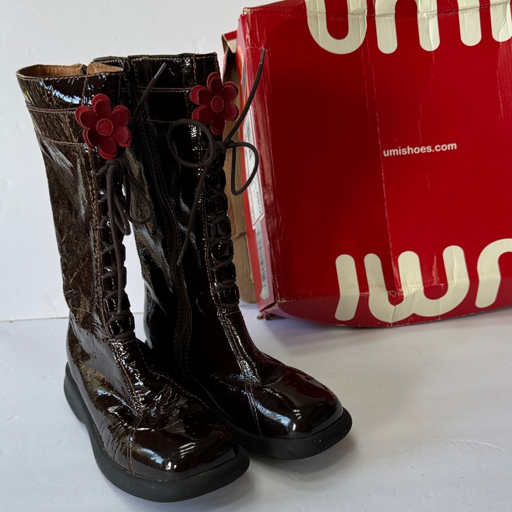 Umi Kids Glossy chocolate Boots with Red Flower Accents size 2 Bon Bon Zip up